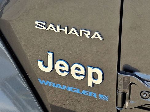 Used 2023 Jeep Wrangler Unlimited Sahara w/ Cold Weather Group AWD/4WD image 30