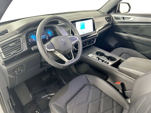Used 2025 Volkswagen Atlas Cross Sport SE image 9