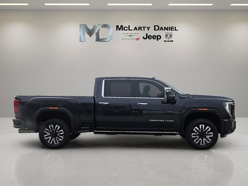 Used 2025 GMC Sierra 2500 Denali Ultimate image 6