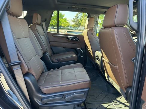 Used 2025 Chevrolet Tahoe High Country AWD/4WD image 31