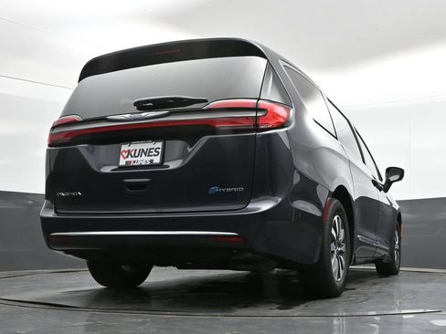 Used 2021 Chrysler Pacifica Limited w/ Premium & Safety Sphere Group FWD image 42