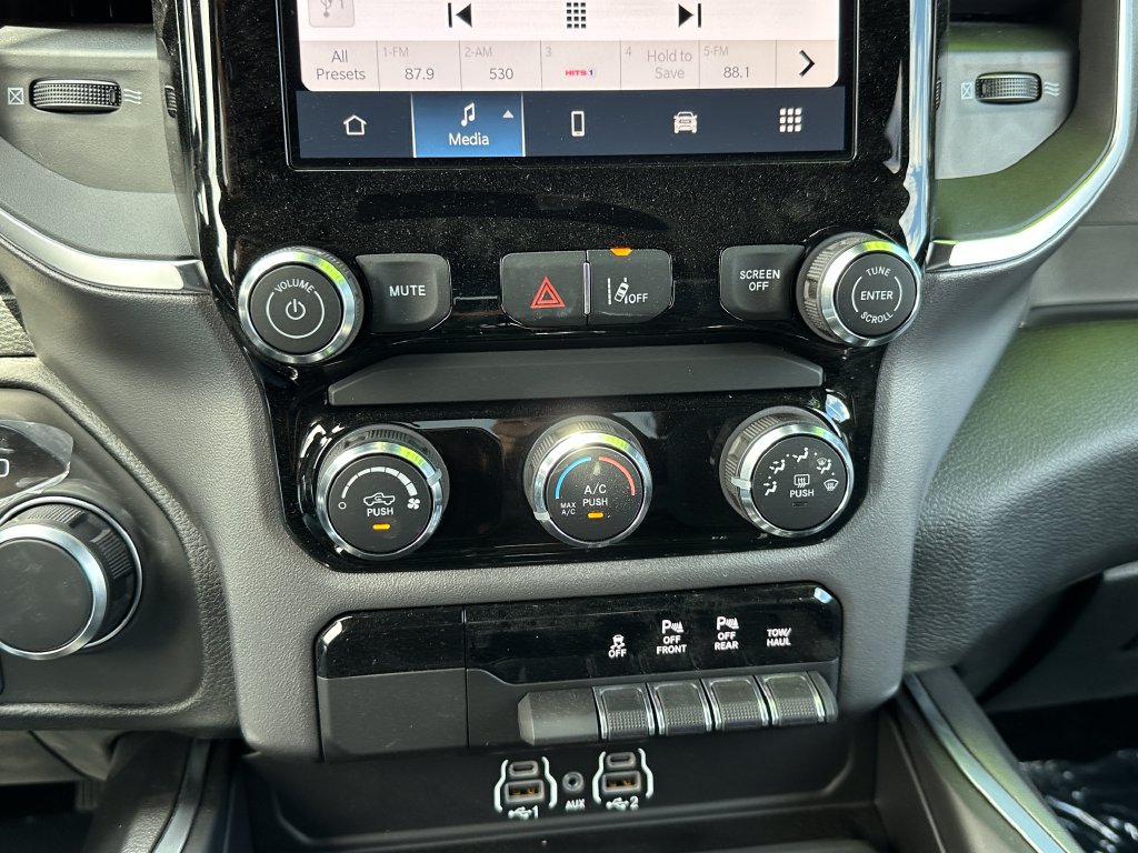 New 2026 RAM 1500 Express AWD/4WD image 25