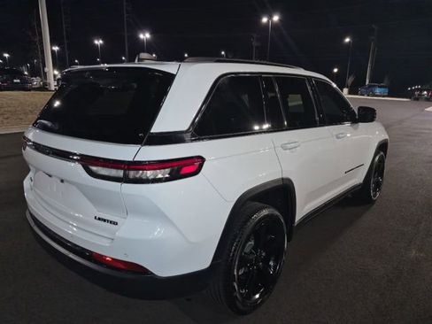 Used 2024 Jeep Grand Cherokee Limited w/ Luxury Tech Group II image 4