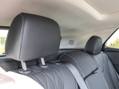 Used 2022 Buick Envision Avenir w/ Technology Package II image 35