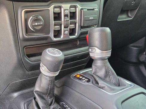 Used 2020 Jeep Gladiator Sport w/ Quick Order Package 24S AWD/4WD image 31