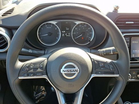 Used 2020 Nissan Versa S image 19