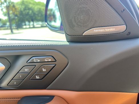 Certified 2025 BMW X6 xDrive40i w/ Executive Package image 39