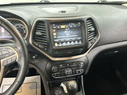 Used 2017 Jeep Cherokee Limited AWD/4WD image 18