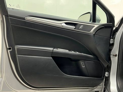 Used 2020 Ford Fusion SE FWD image 16