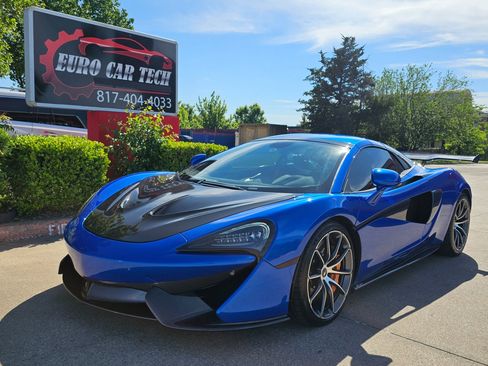 Used 2019 McLaren 570S Spider image 1