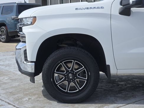 Used 2020 Chevrolet Silverado 1500 LT w/ Convenience Package image 9