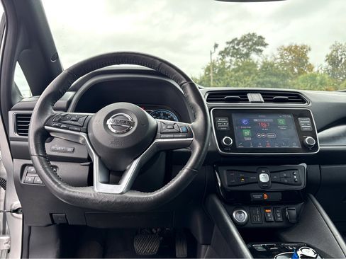 Used 2021 Nissan Leaf SV w/ SV Technology Package image 4