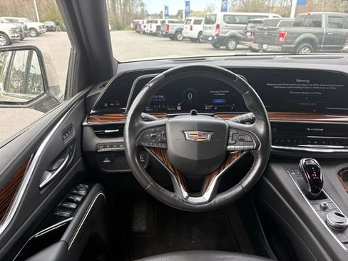 Used 2023 Cadillac Escalade Premium Luxury image 11