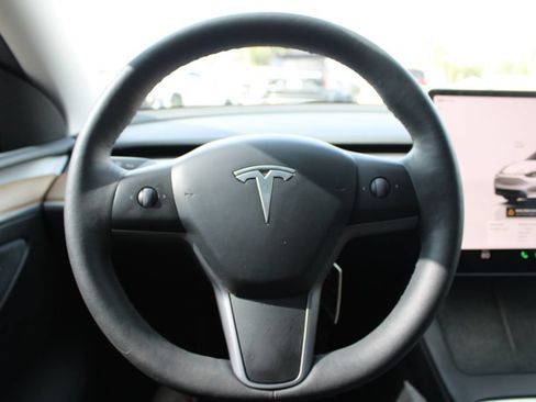 Used 2023 Tesla Model Y Long Range AWD/4WD image 27