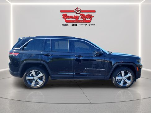 Used 2024 Jeep Grand Cherokee Limited AWD/4WD image 6