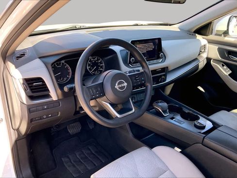Used 2024 Nissan Rogue SV AWD/4WD image 16
