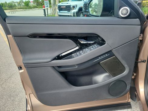 Used 2026 Land Rover Range Rover Evoque S image 25