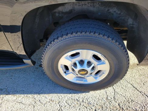 Used 2016 Chevrolet Suburban 3500 LS w/ Driver Alert Package image 51