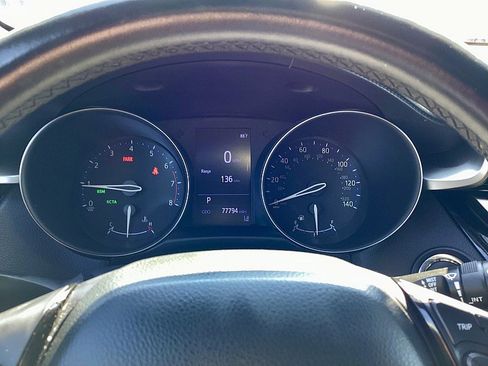 Used 2019 Toyota C-HR XLE image 11