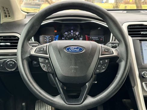 Used 2019 Ford Fusion SE image 16