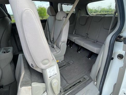 Used 2016 Kia Sedona LX w/ LX Convenience Package image 7