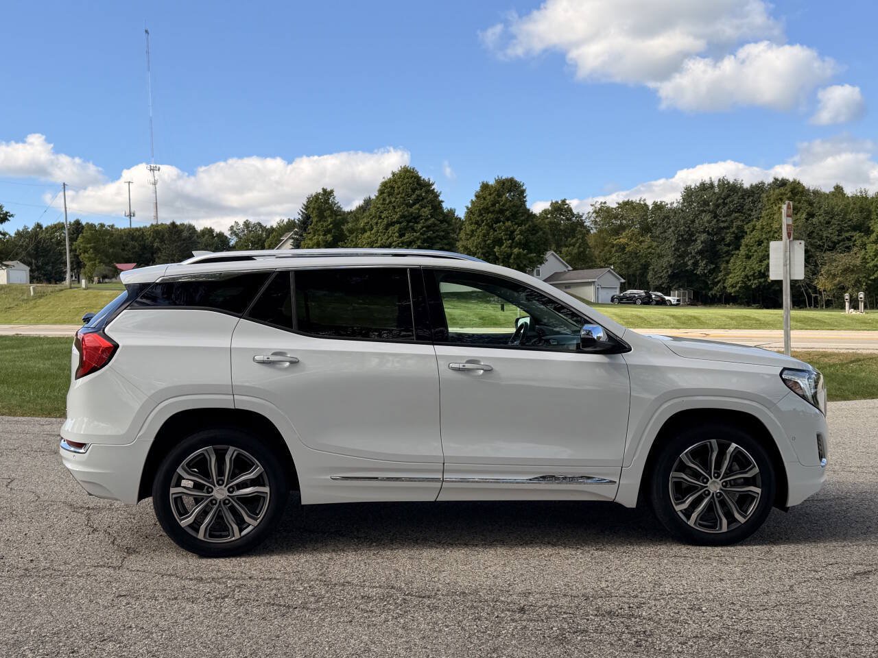 Used 2019 GMC Terrain Denali w/ Advanced Safety Package AWD/4WD image 6
