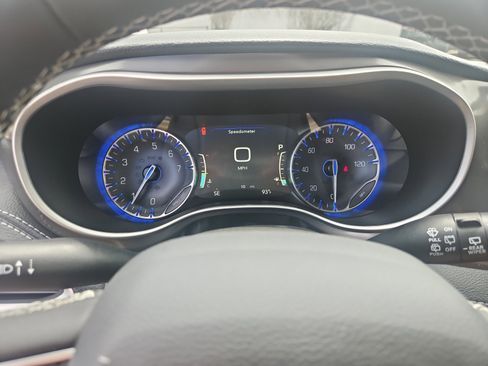 New 2026 Chrysler Pacifica Select image 10