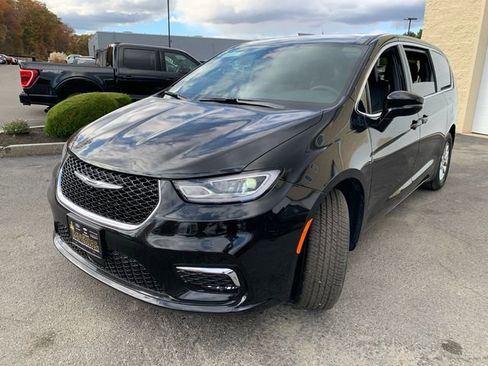 New 2026 Chrysler Pacifica Select FWD image 4