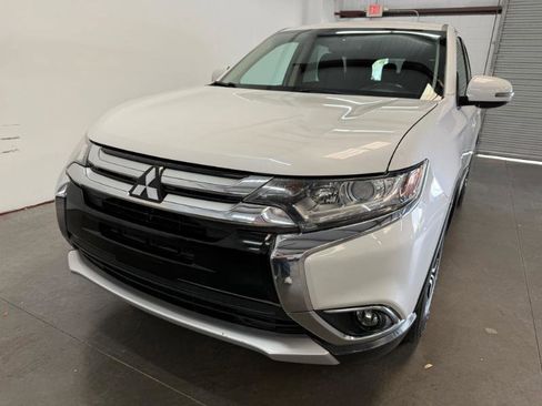 Used 2018 Mitsubishi Outlander SEL image 5