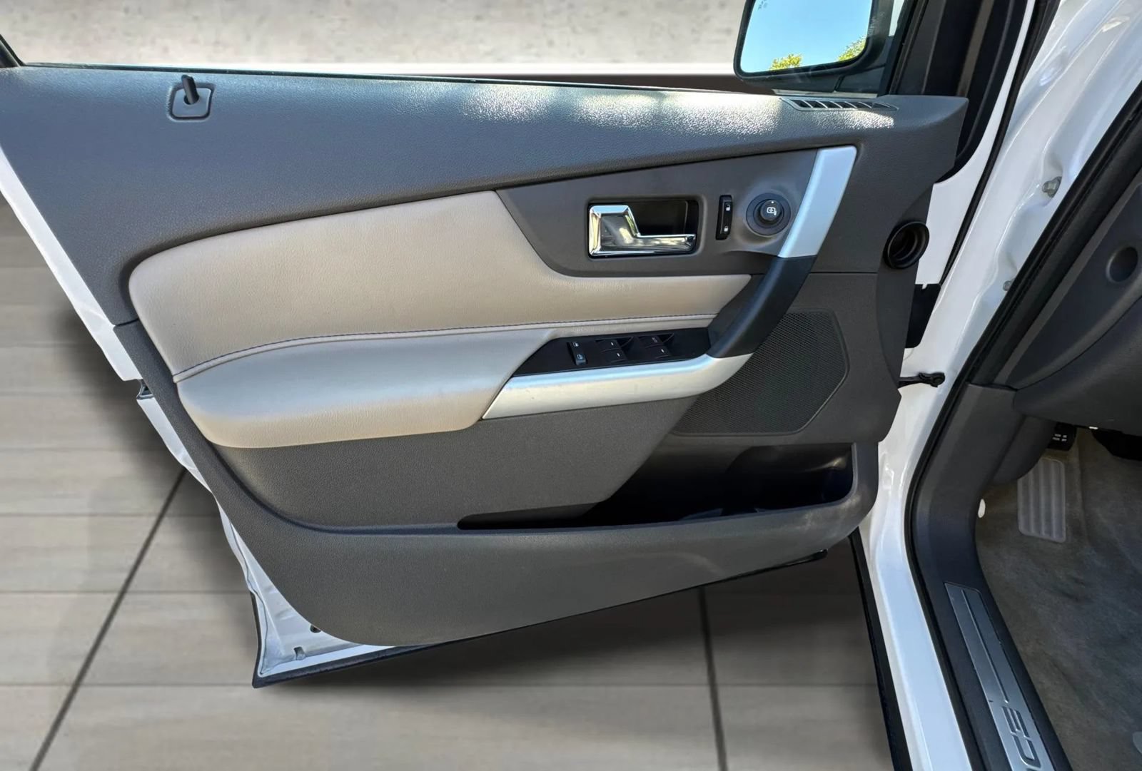Used 2011 Ford Edge Limited w/ Driver Entry Pkg FWD image 14