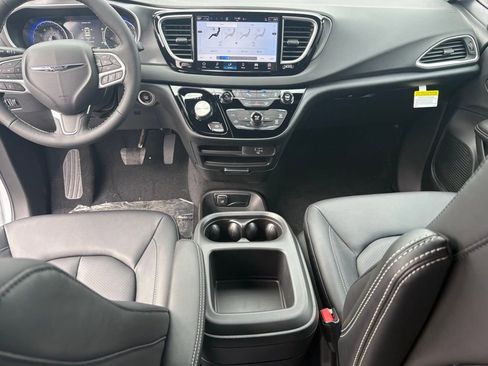 New 2026 Chrysler Voyager LX FWD image 36