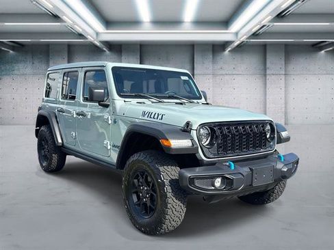 Used 2024 Jeep Wrangler Unlimited image 3