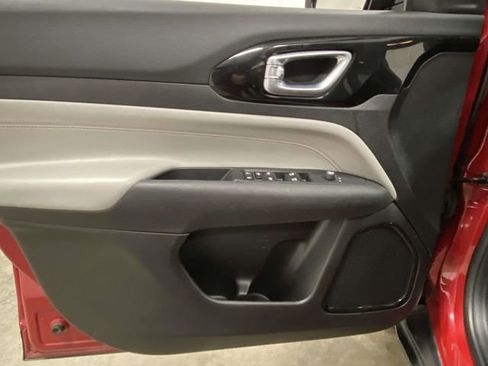 Used 2024 Jeep Compass Limited image 13