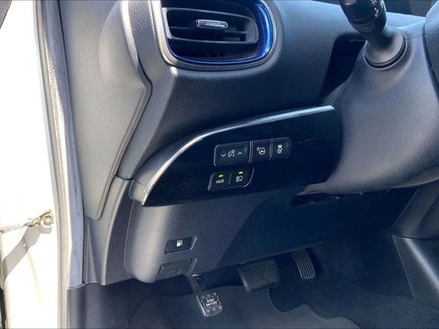 Used 2022 Toyota Prius Limited FWD image 33