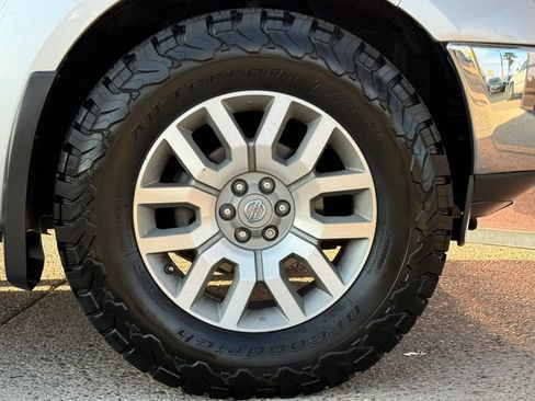 Used 2013 Nissan Frontier SL w/ Moonroof Pkg AWD/4WD image 25