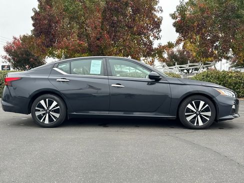 Certified 2022 Nissan Altima 2.5 SV image 3