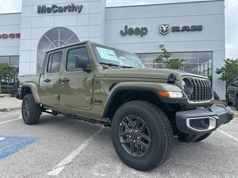 New 2025 Jeep Gladiator Sport image 1