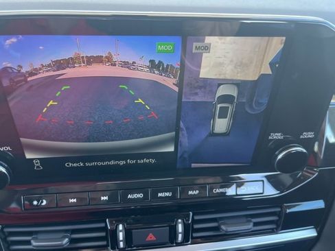 New 2025 Nissan Pathfinder SL image 14