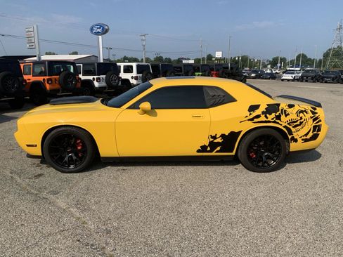 Used 2010 Dodge Challenger SRT8 w/ SRT Option Group II RWD image 8