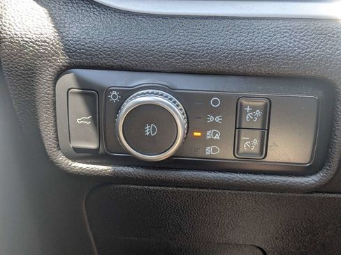 Used 2022 Ford Explorer XLT w/ Equipment Group 202A AWD/4WD image 26