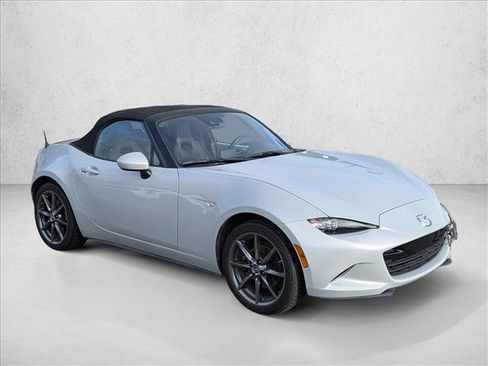 Used 2019 MAZDA MX-5 Miata Grand Touring image 3