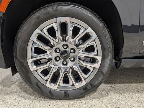 Used 2024 GMC Yukon Denali Ultimate image 9