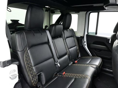 Used 2021 Jeep Wrangler Unlimited Sahara AWD/4WD image 16