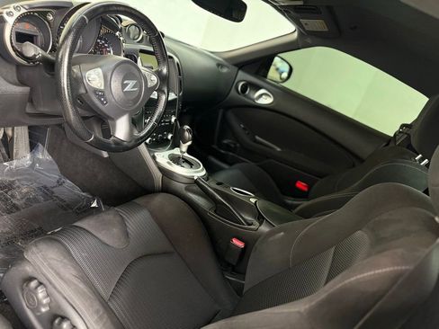 Used 2017 Nissan 370Z w/ Sport Package image 22