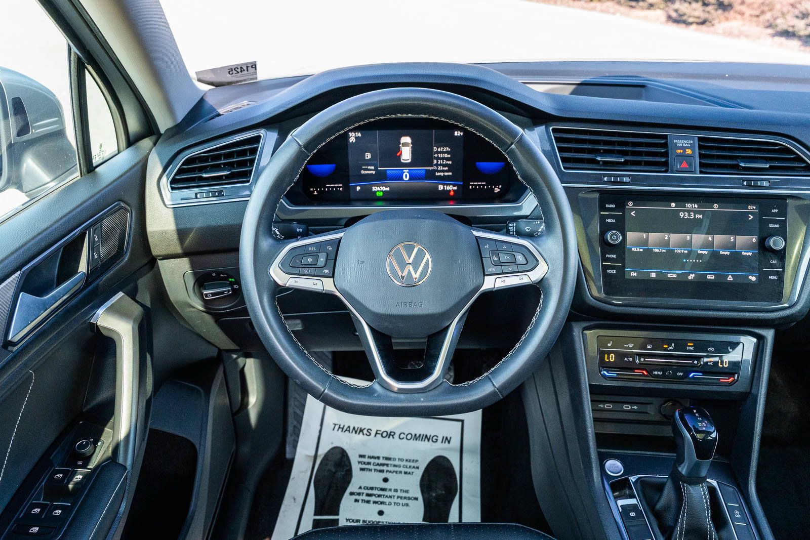 Used 2023 Volkswagen Tiguan SE w/ Panoramic Sunroof Package FWD image 25