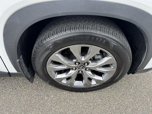 Used 2024 Toyota Grand Highlander Limited image 9