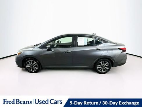 Used 2022 Nissan Versa SV FWD image 5