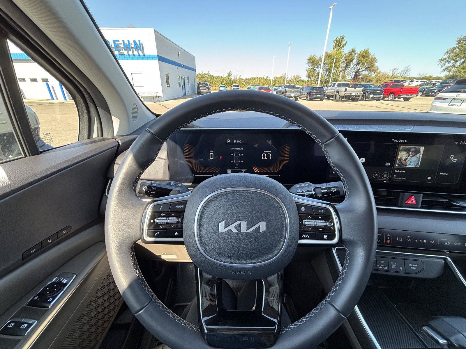 Used 2026 Kia Carnival EX FWD image 27