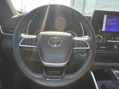 Used 2024 Toyota Highlander XSE FWD image 22