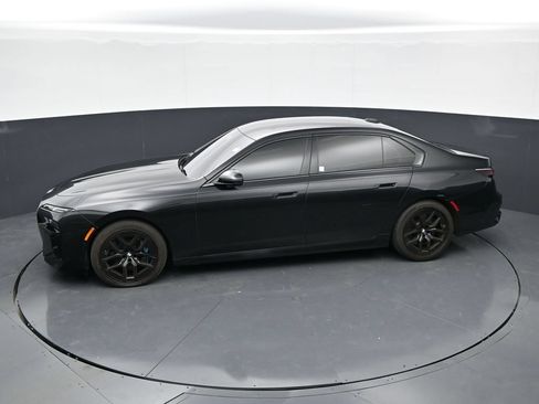 Used 2023 BMW 760i xDrive AWD/4WD image 40